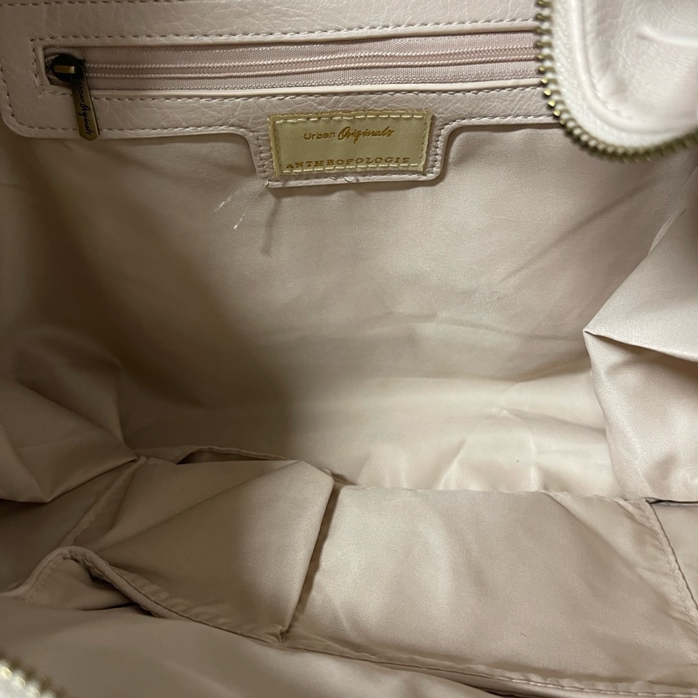 Anthropologie Cream Leather Bag with Cream Interior
20in x 14in - Picture 4 of 4